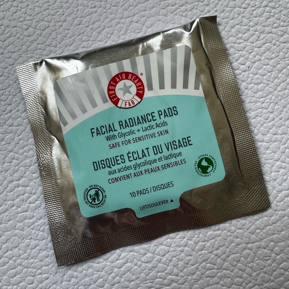 ❗️6/$25❗️First Aid Beauty Facial Radiance Pads